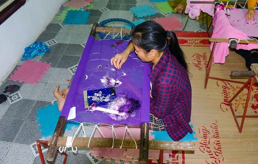 Private tour: Half-day Van Phuc Silk Tour From Ha Noi