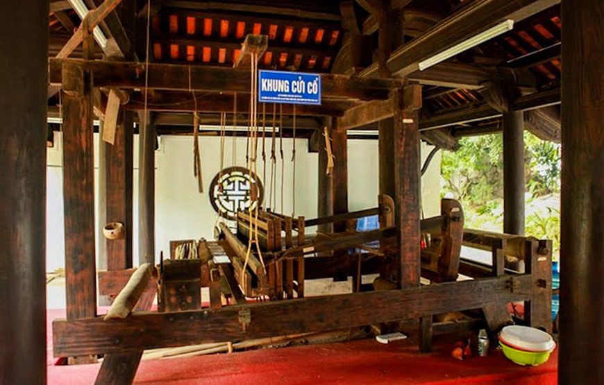 Private tour: Half-day Van Phuc Silk Tour From Ha Noi