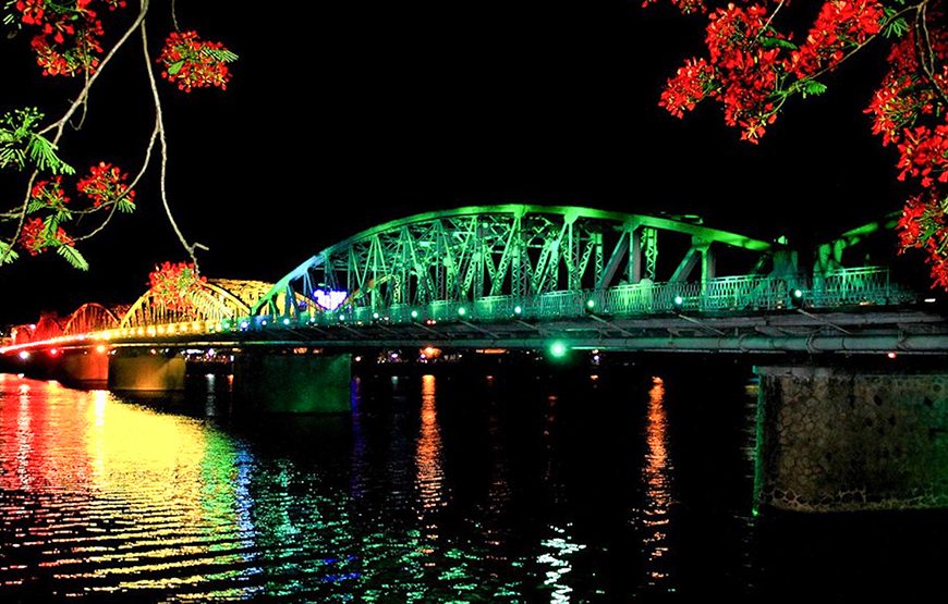 Private tour: Hue Night And Dinner On Cruise