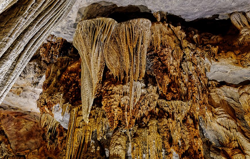 Private tour: Two-day To Paradise Cave And Vinh Moc Tunnels From Hue City