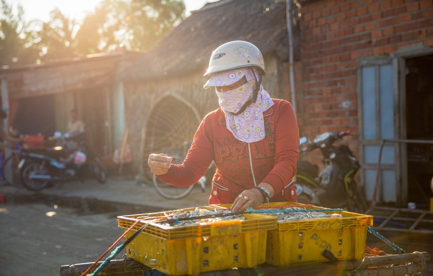 Private tour: Half-day Fish Village & Famous Vietnam Sampan